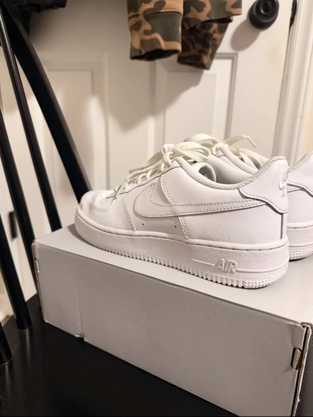 Nike White and Gray Air Force 1 LE (GS) Shoe Box - Picture 6 of 6